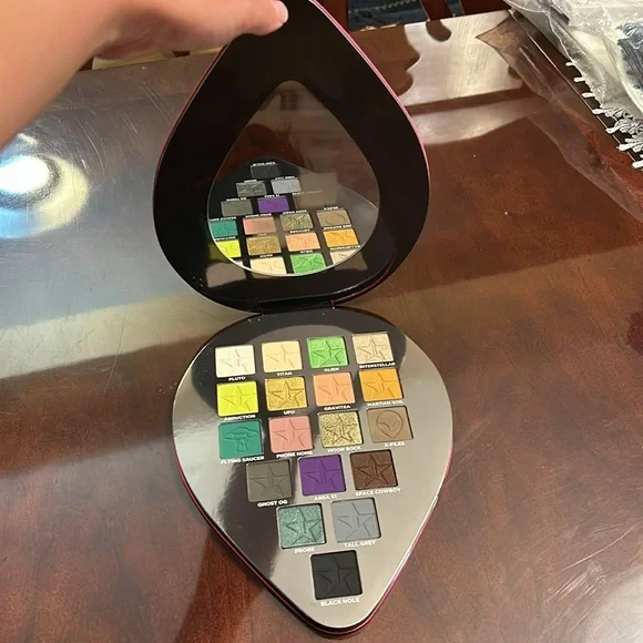 Jeffree Star Alien Palette - Picture 3 of 8